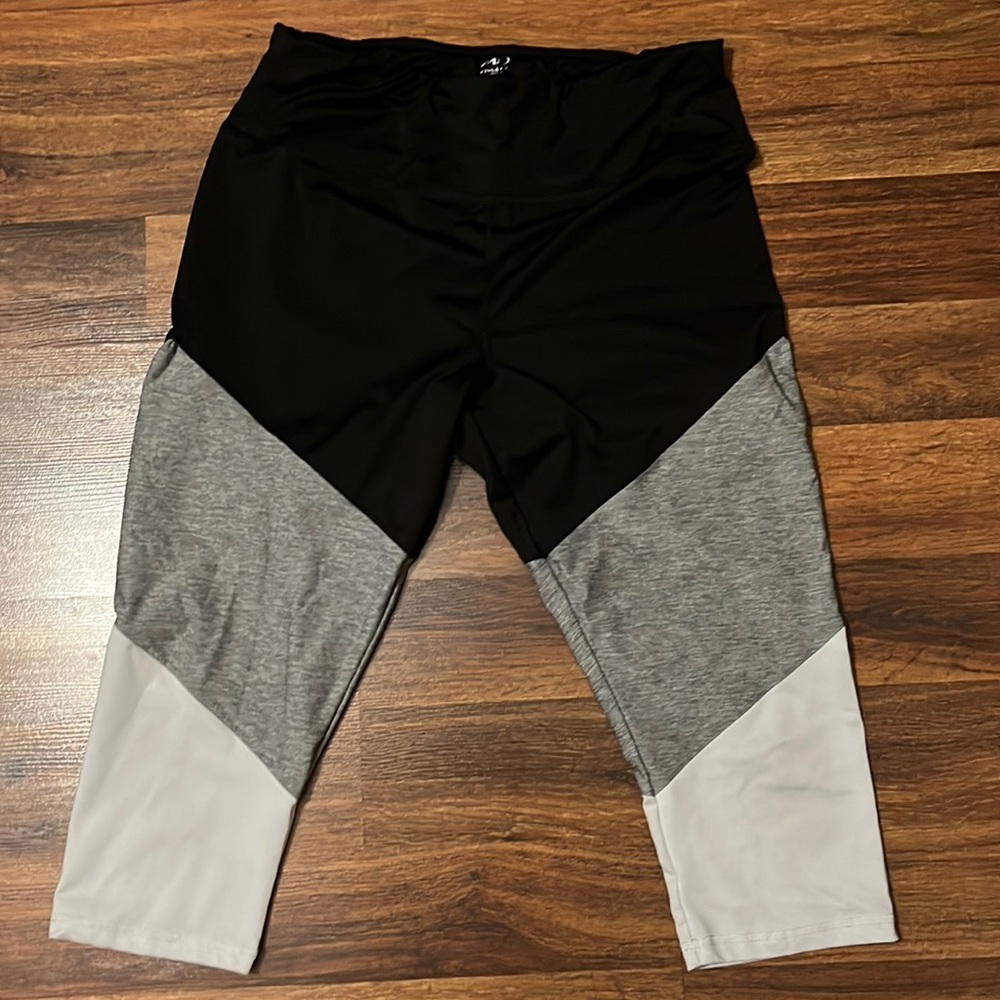 Workout capris. Size Large